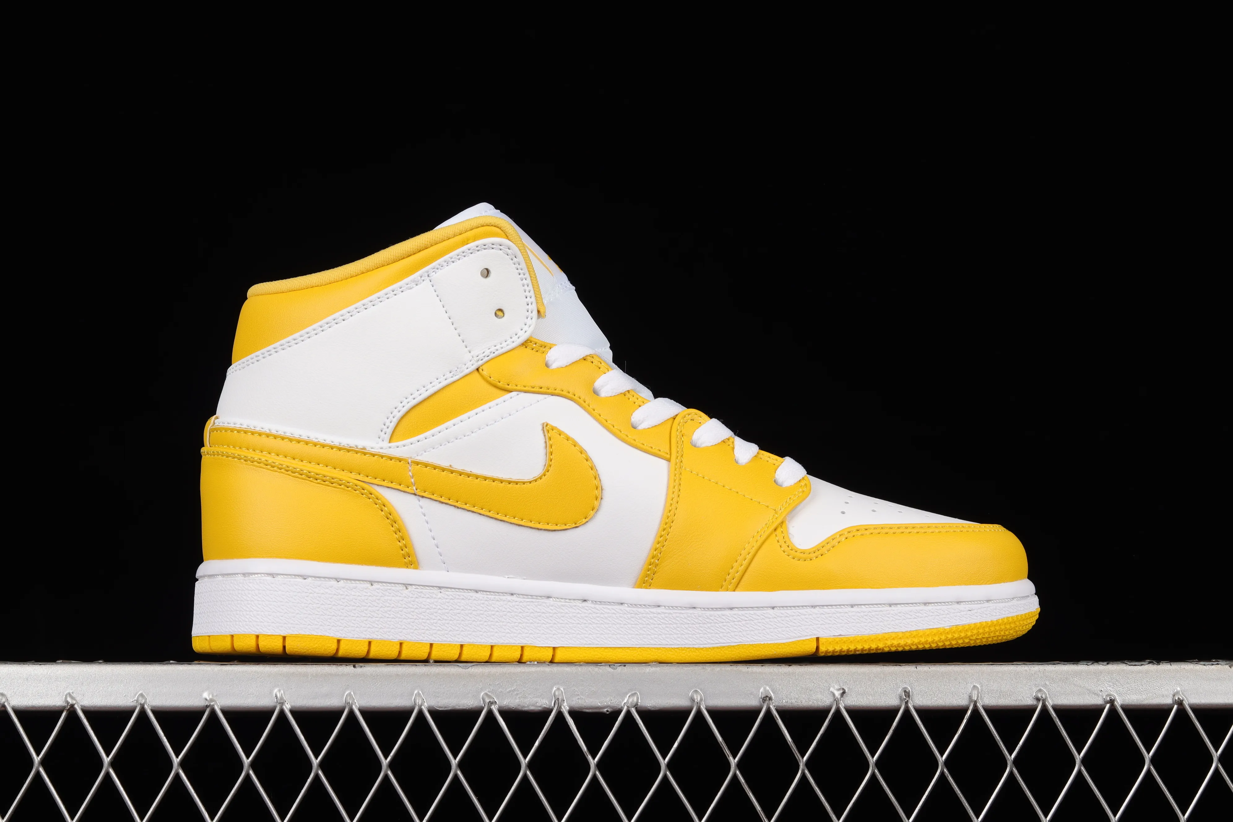 All categories Air Jordan Jordan series basketball shoes Air Jordan 1 Mid Air Jordan 1 Mid AJ1 Joe 1 white and yellow Zhongbang basketball shoes BQ6472-117